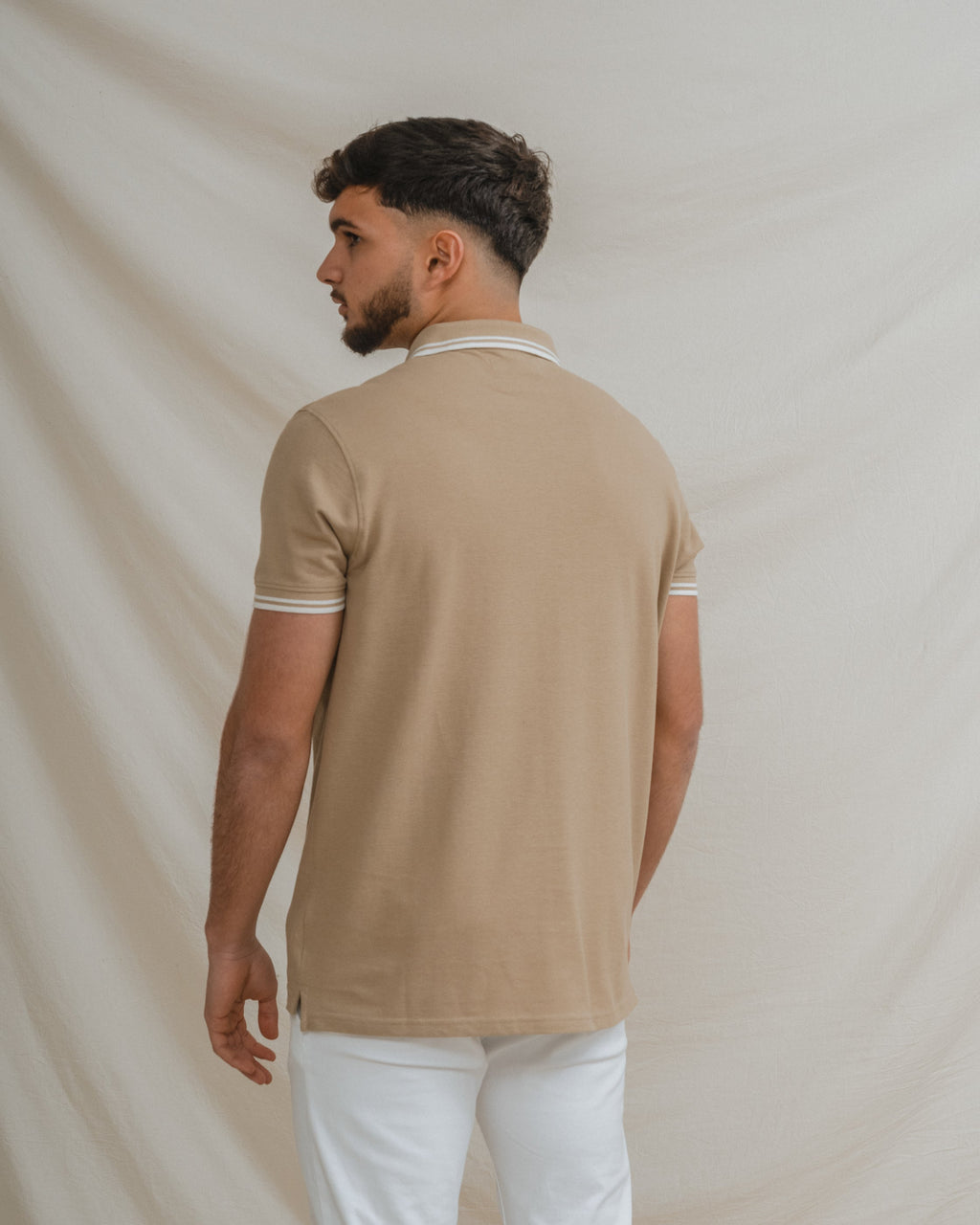 POLO BÁSICO BEIGE PIQUÉ LÍNEA