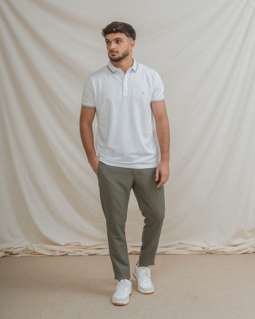 POLO BÁSICO BLANCO PIQUÉ LÍNEA