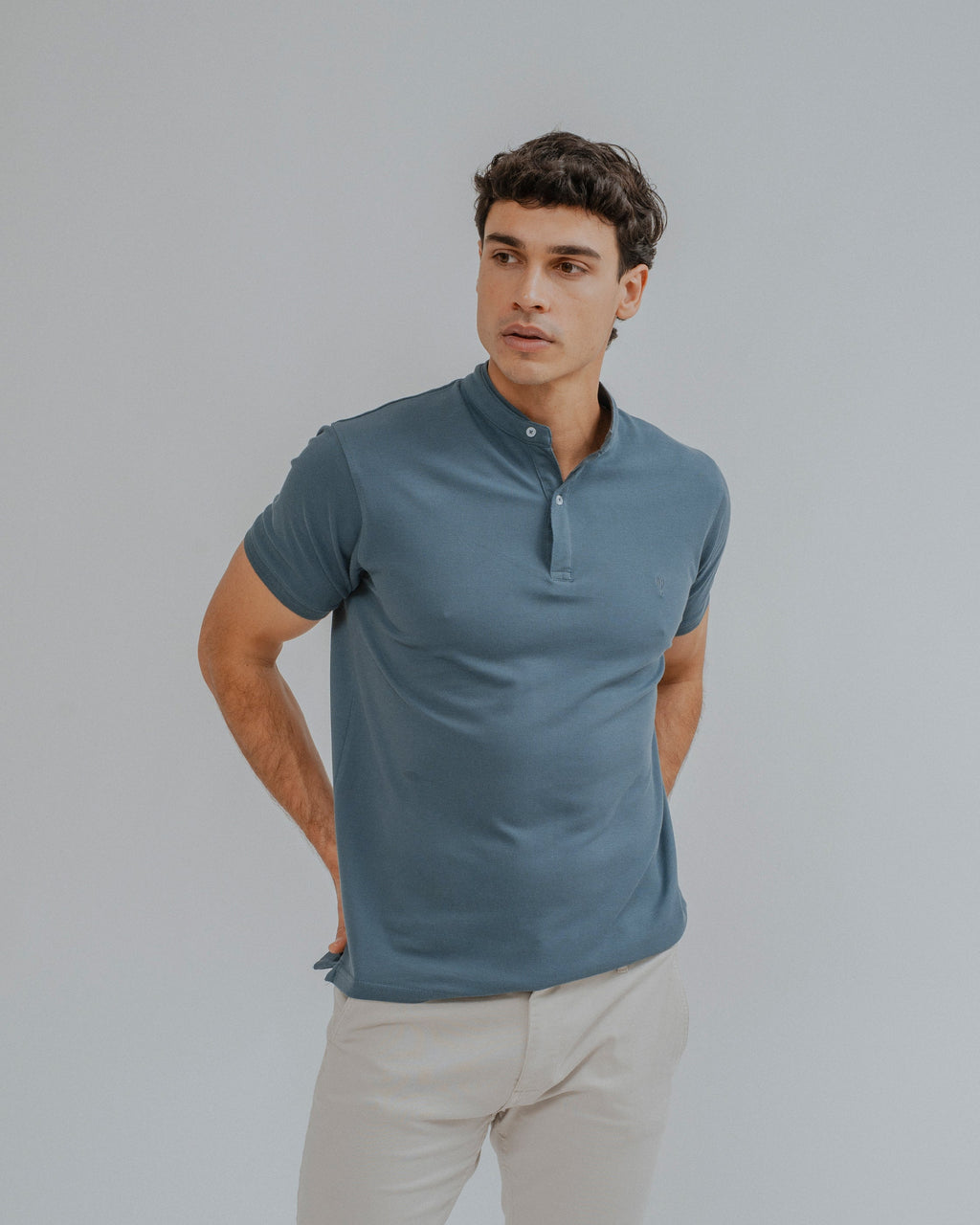 POLO BÁSICO CUELLO MAO VERDE