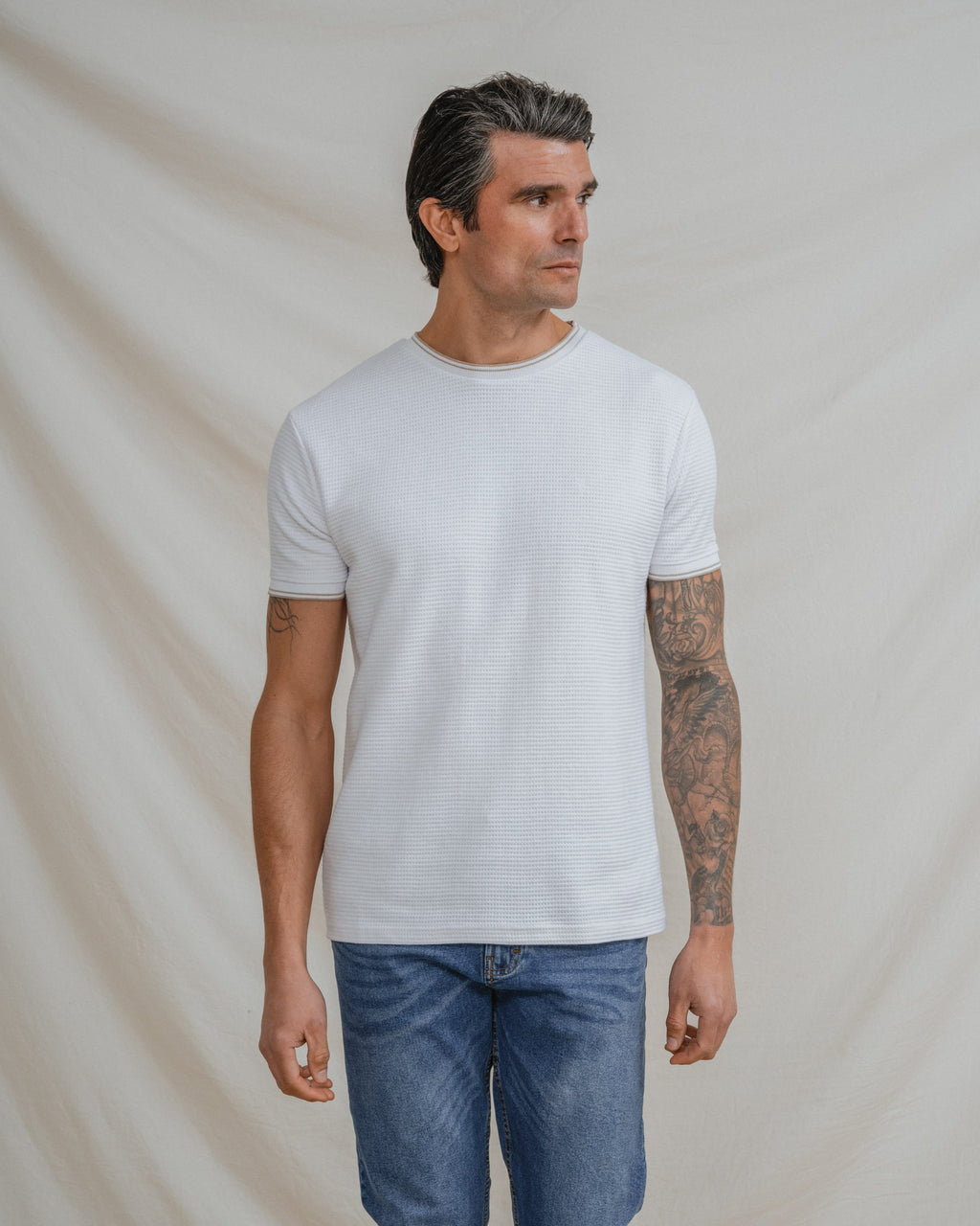CAMISETA ESTRUCTURA LINEA CONTRASTE