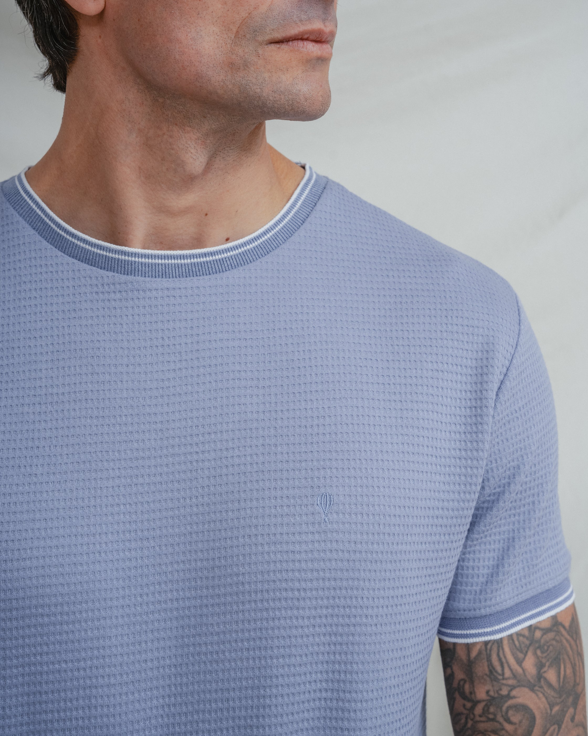 CAMISETA ESTRUCTURA LINEA CONTRASTE