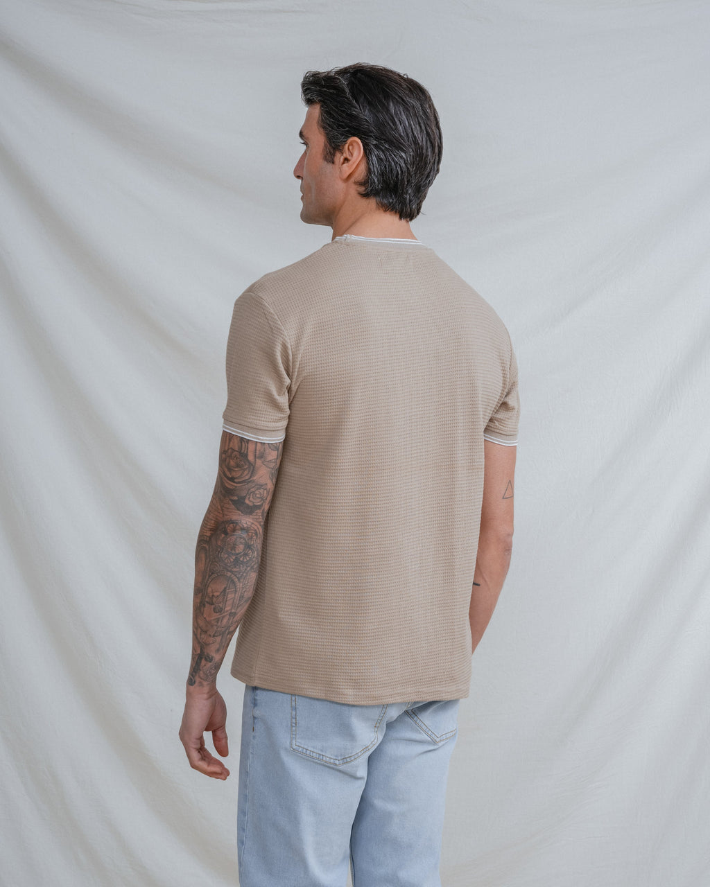 CAMISETA ESTRUCTURA LINEA CONTRASTE