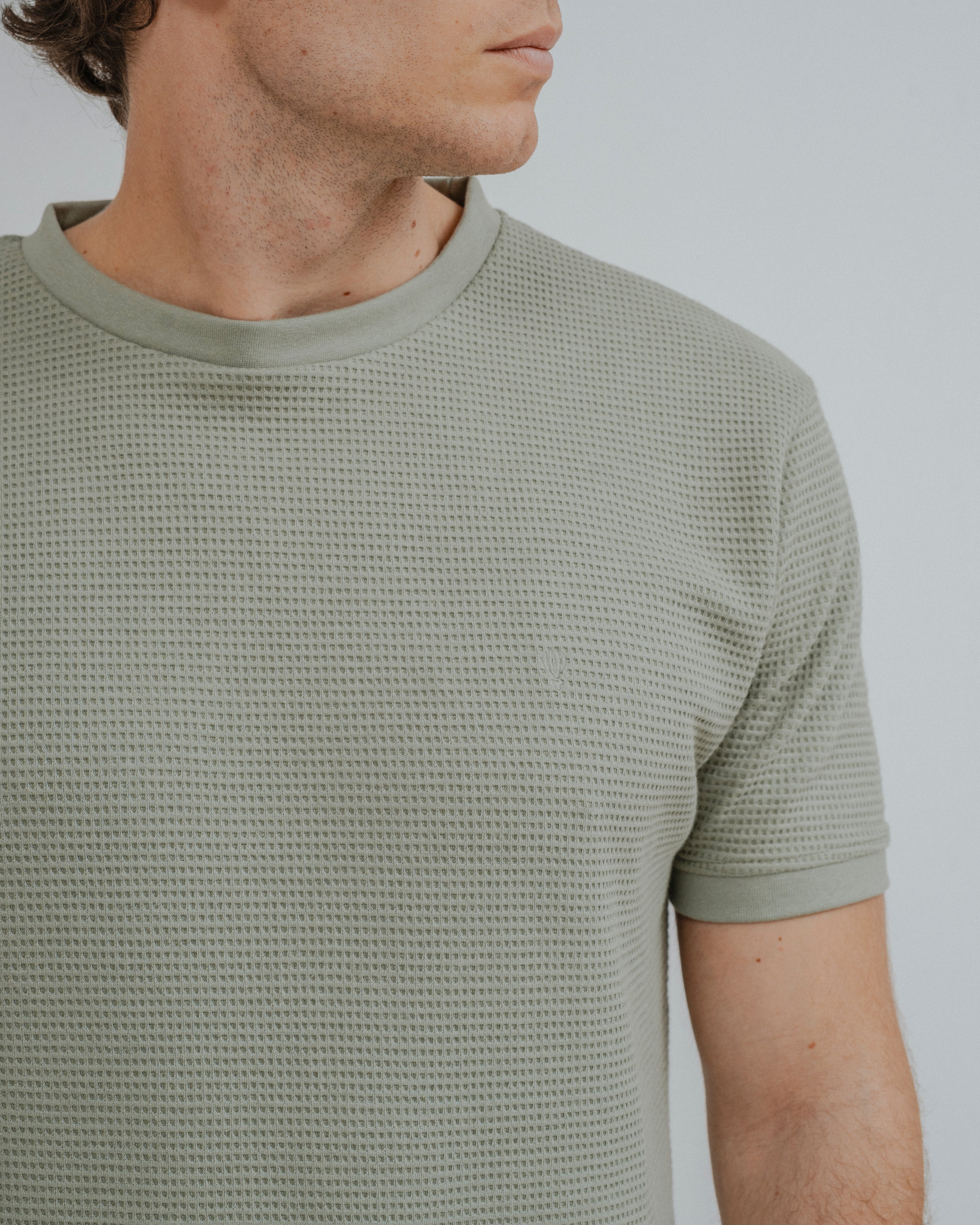 CAMISETA ESTRUCTURA PERFORADA VERDE