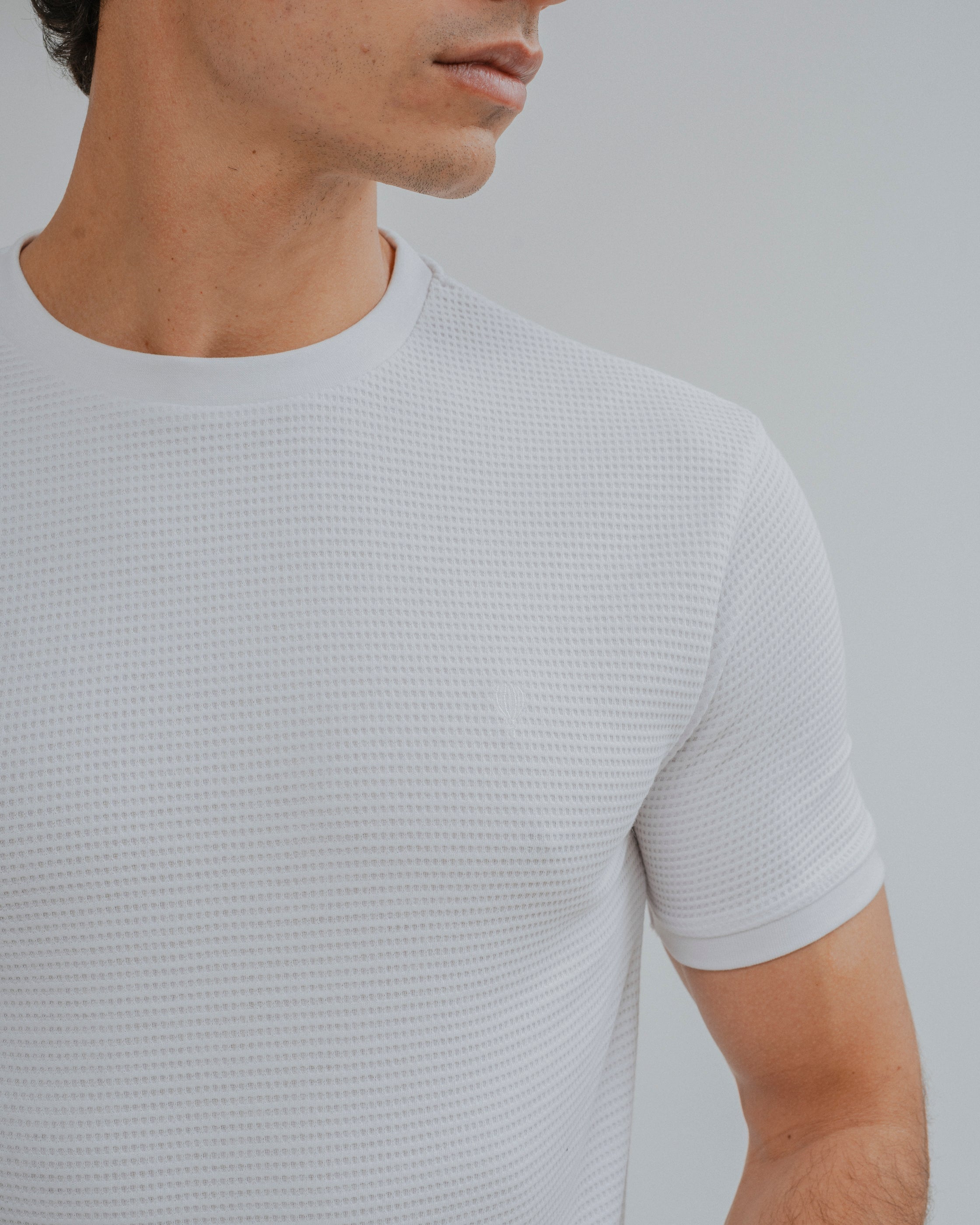 CAMISETA ESTRUCTURA PERFORADA BLANCA