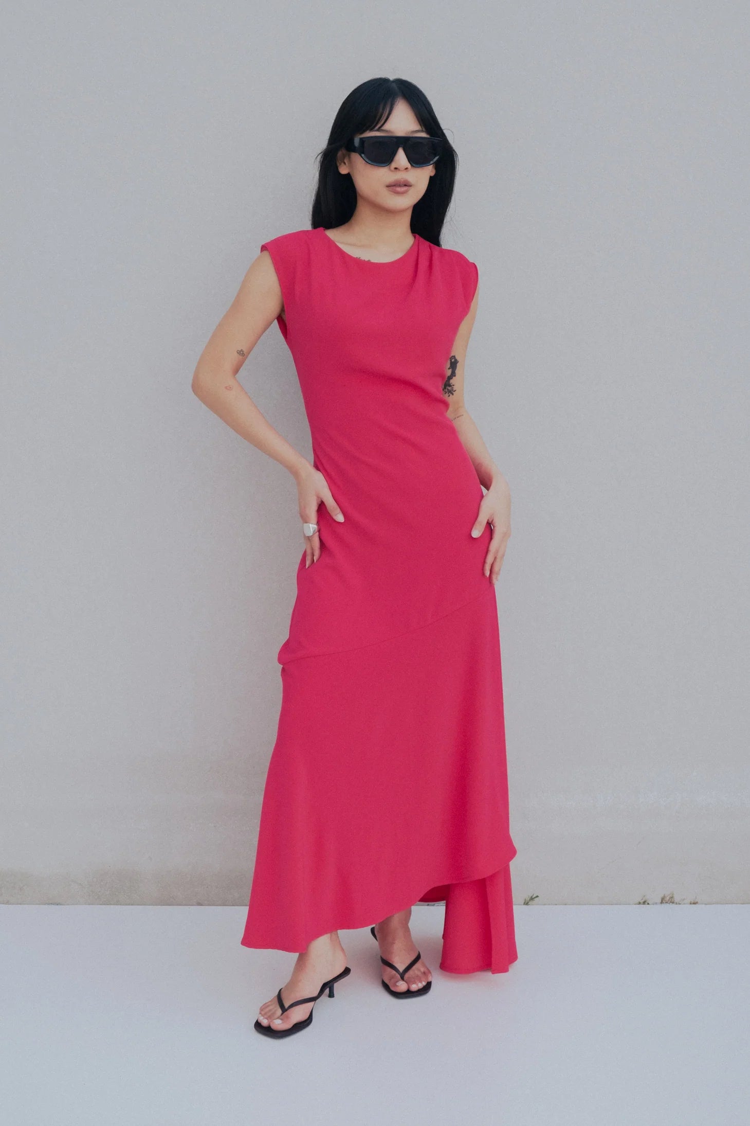 VESTIDO MIDI ASIMÉTRICO