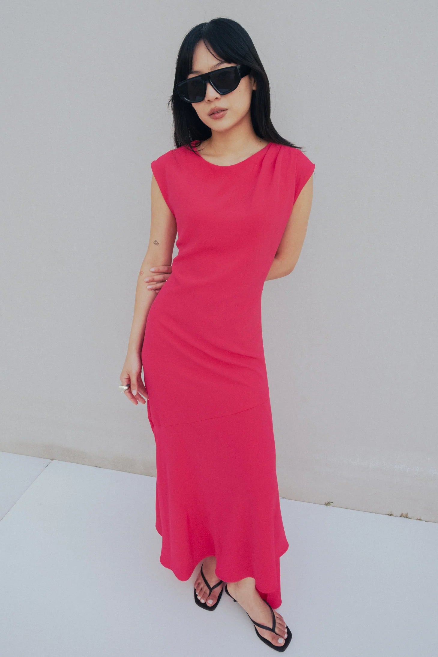 VESTIDO MIDI ASIMÉTRICO