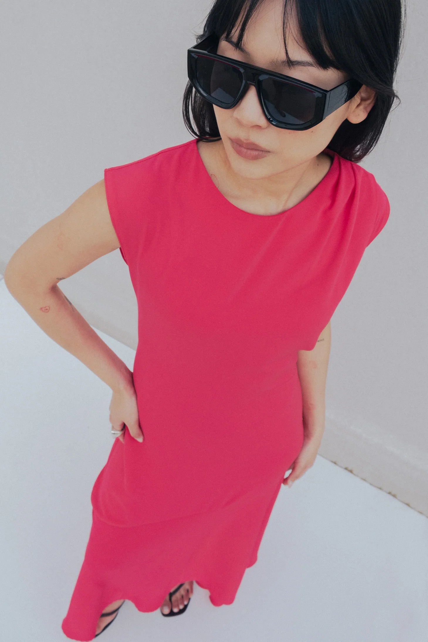 VESTIDO MIDI ASIMÉTRICO