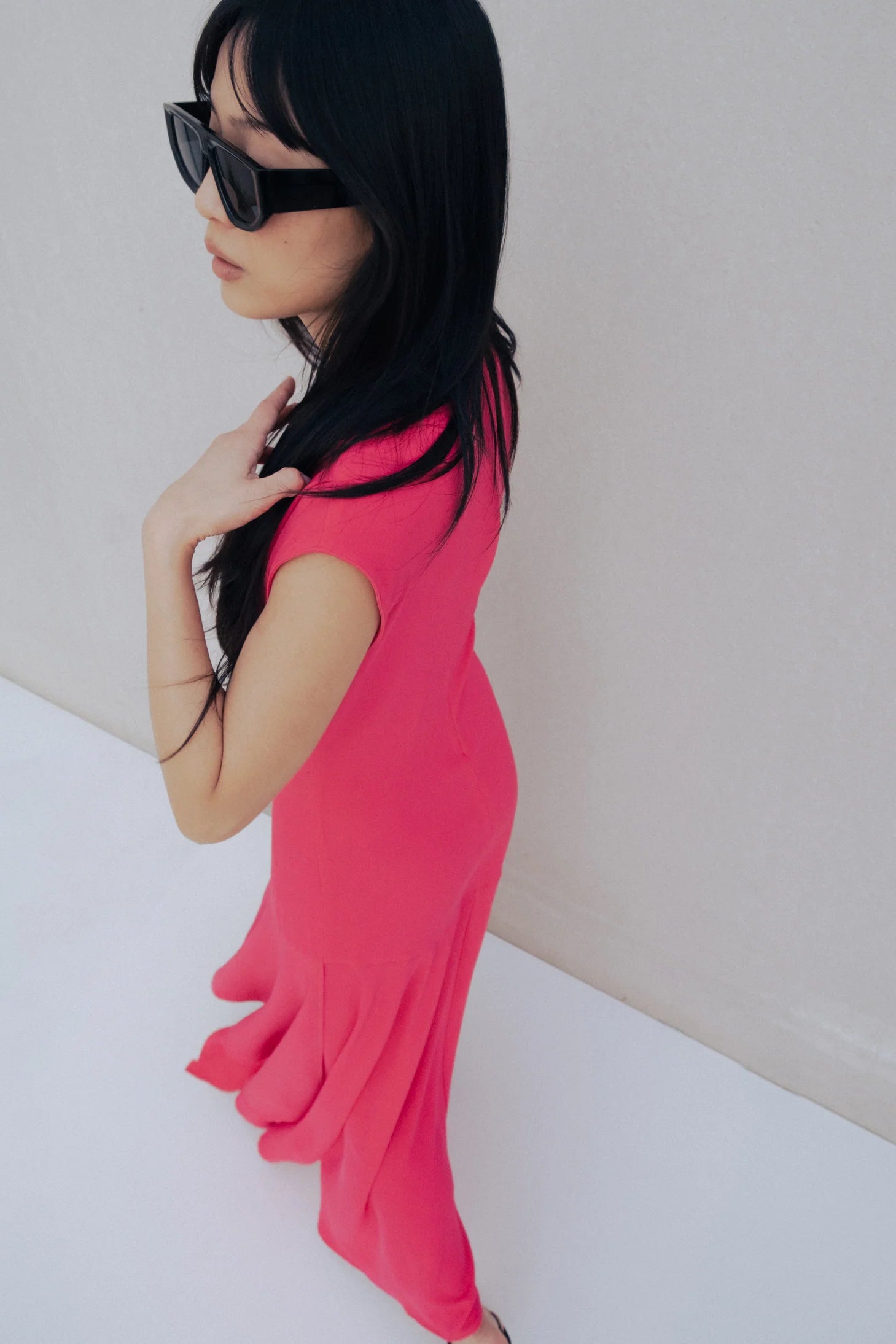 VESTIDO MIDI ASIMÉTRICO