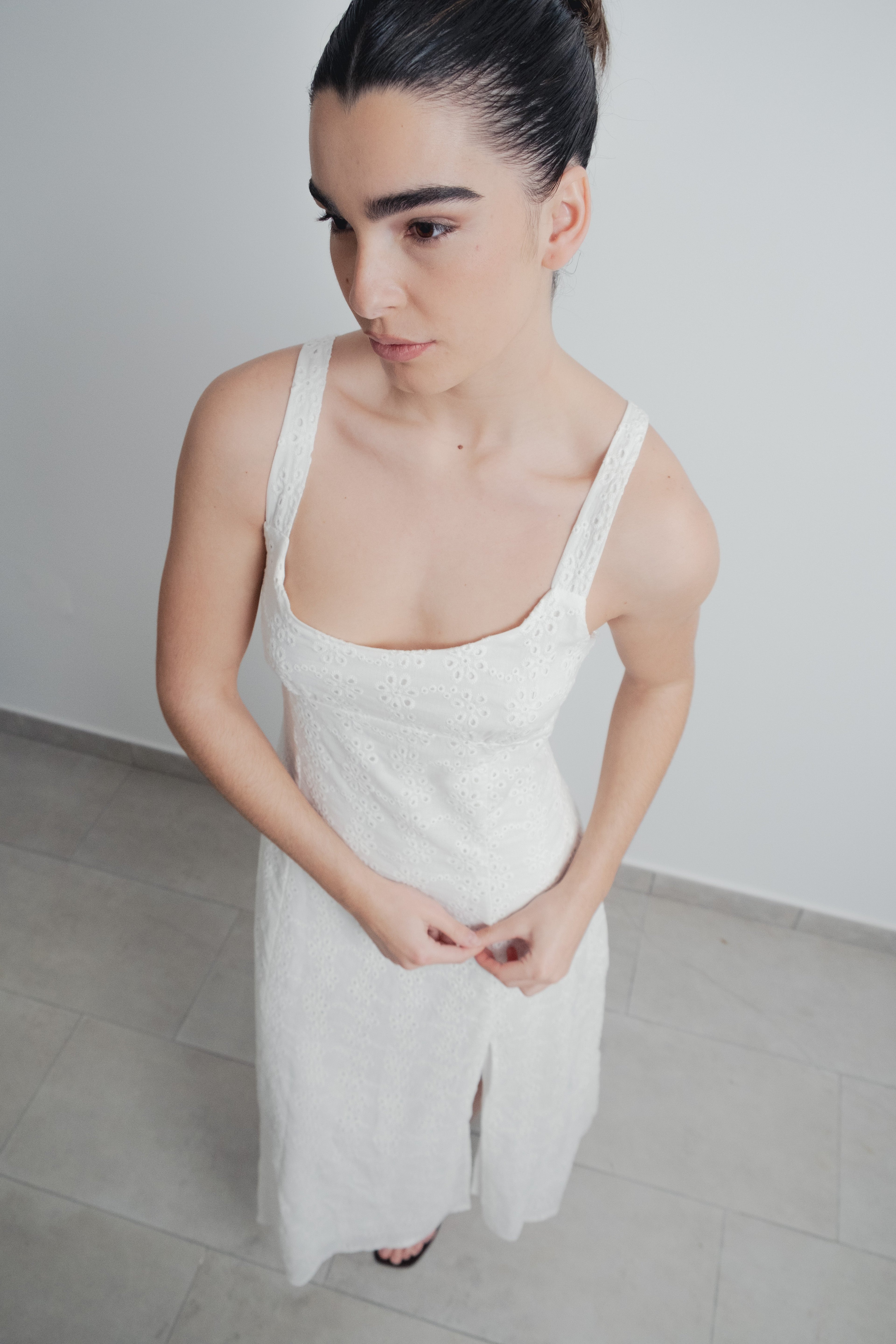 VESTIDO MIDI PERFORADO
