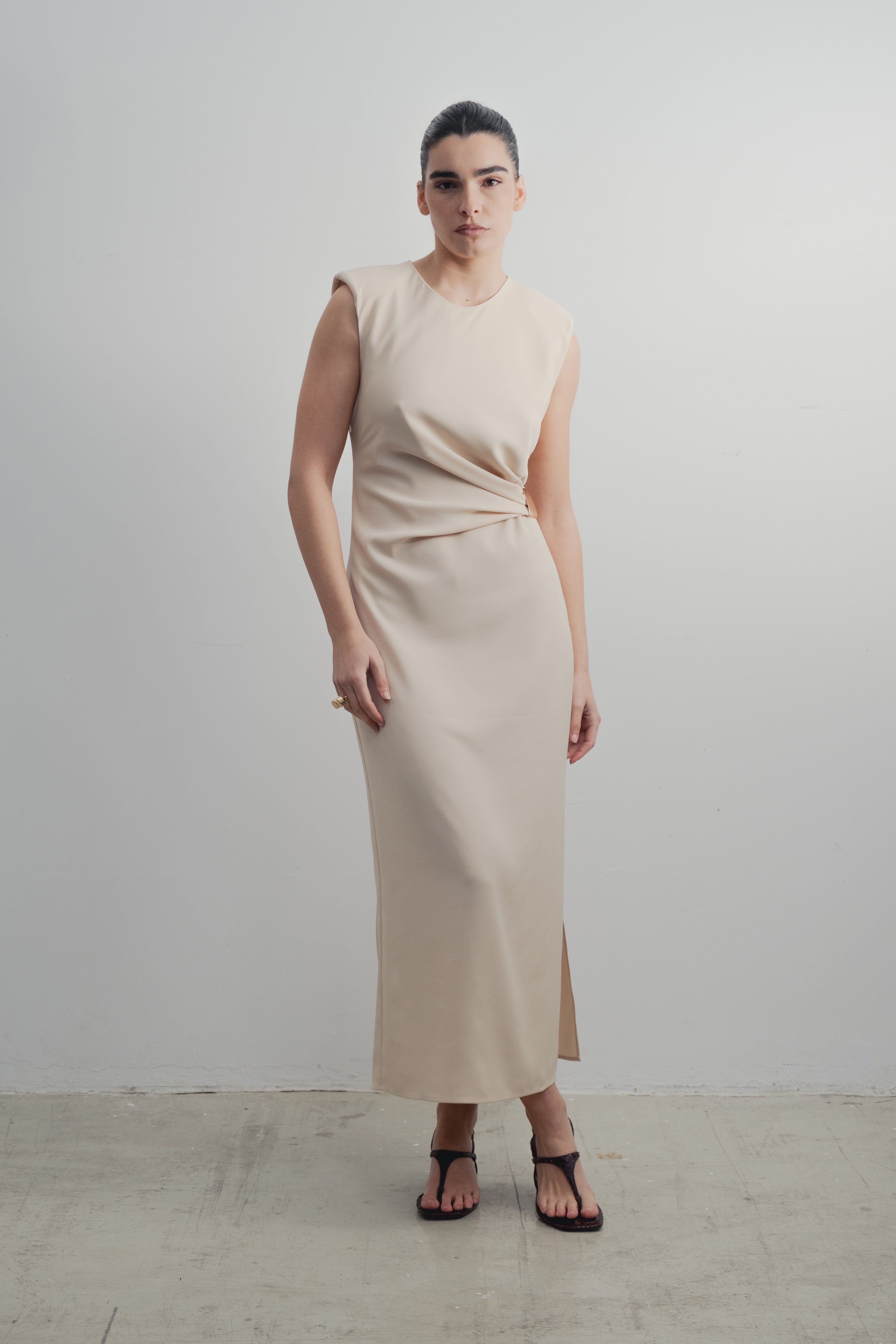VESTIDO MIDI APLIQUE DORADO