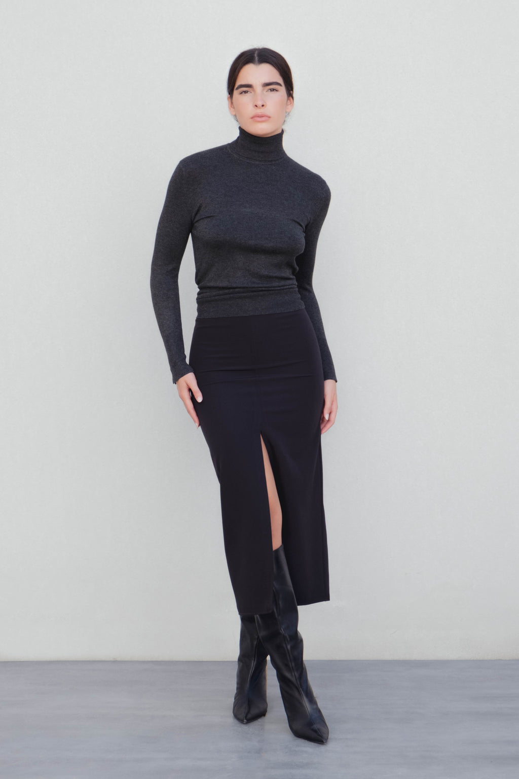 FALDA MIDI CON ABERTURAS